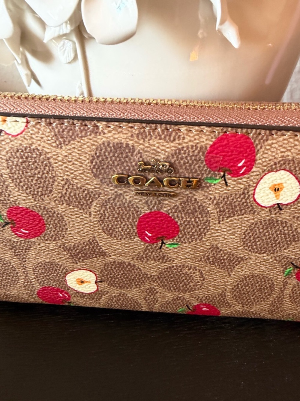 NWOT Coach Scattered Apple Print Accordion Zip Wallet - Picture 2 of 13